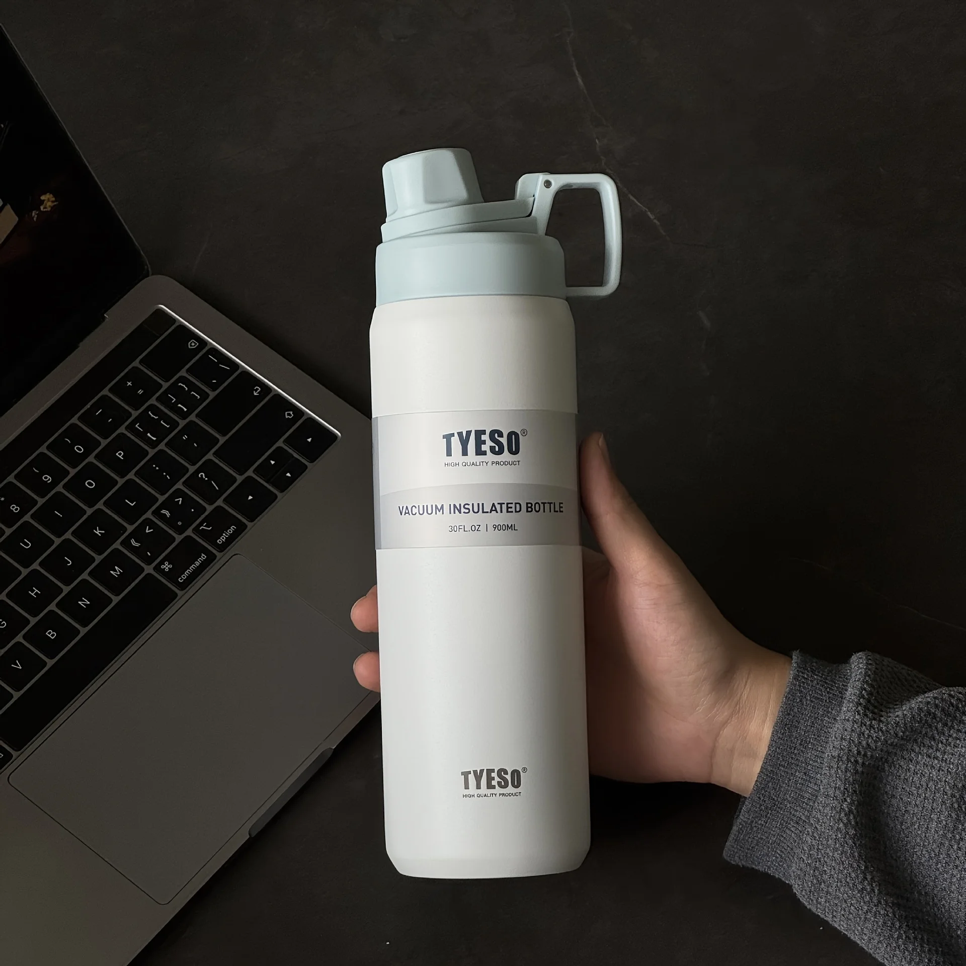 Minimalist Stainless Steel Insulated Water Bottle with Handle, 900ML