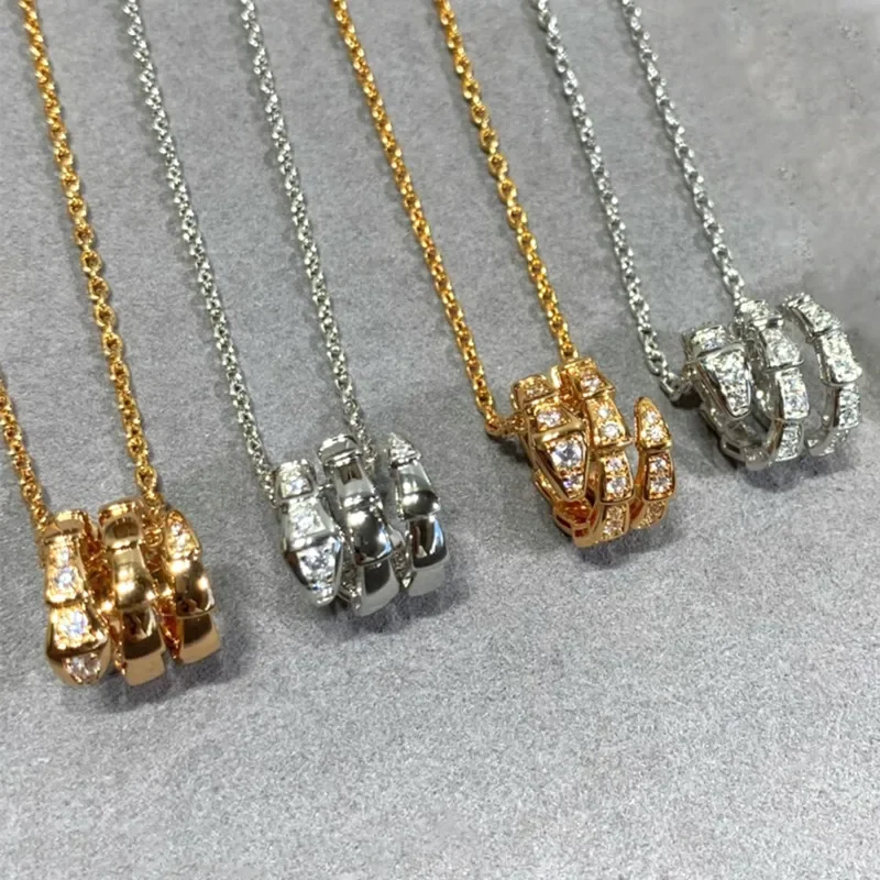 

Женская цепочка со змеиным плетением, из серебра 925 пробы