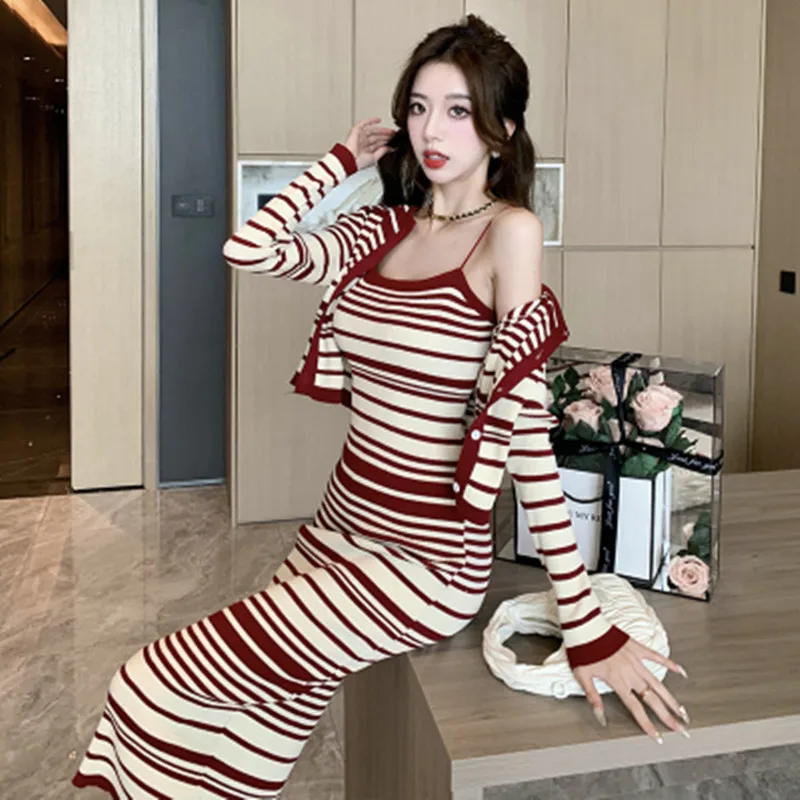 New High Quality Winter Women's Fashion Color Contrast Striped Knit Sweater Cardigan+ Suspenders Sweater Vest Two Piece Set