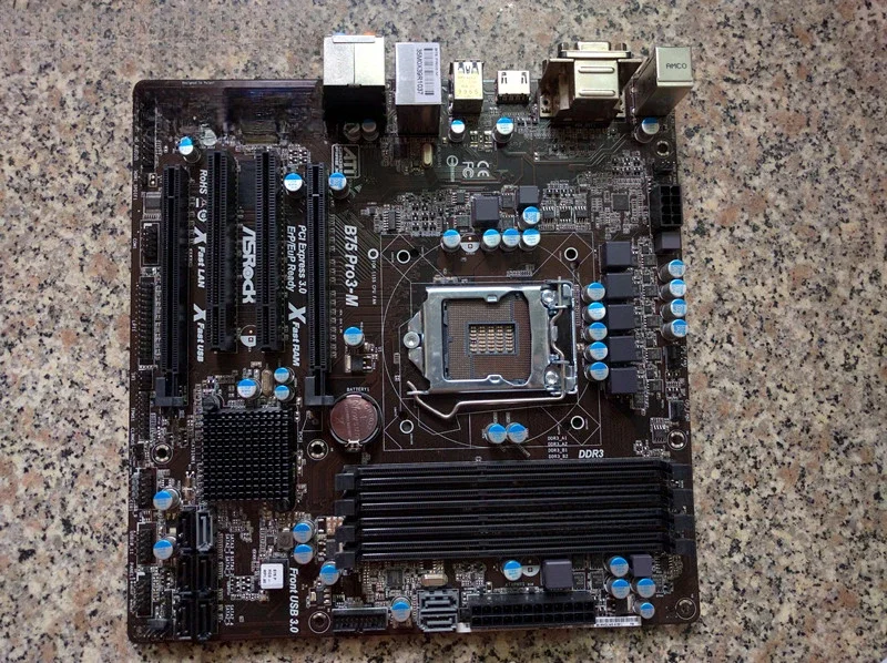 ASROCK B75 Pro3-M（LGA1155)・送料無料 ASRock B75 PRO3-M Unboxing and Overlook