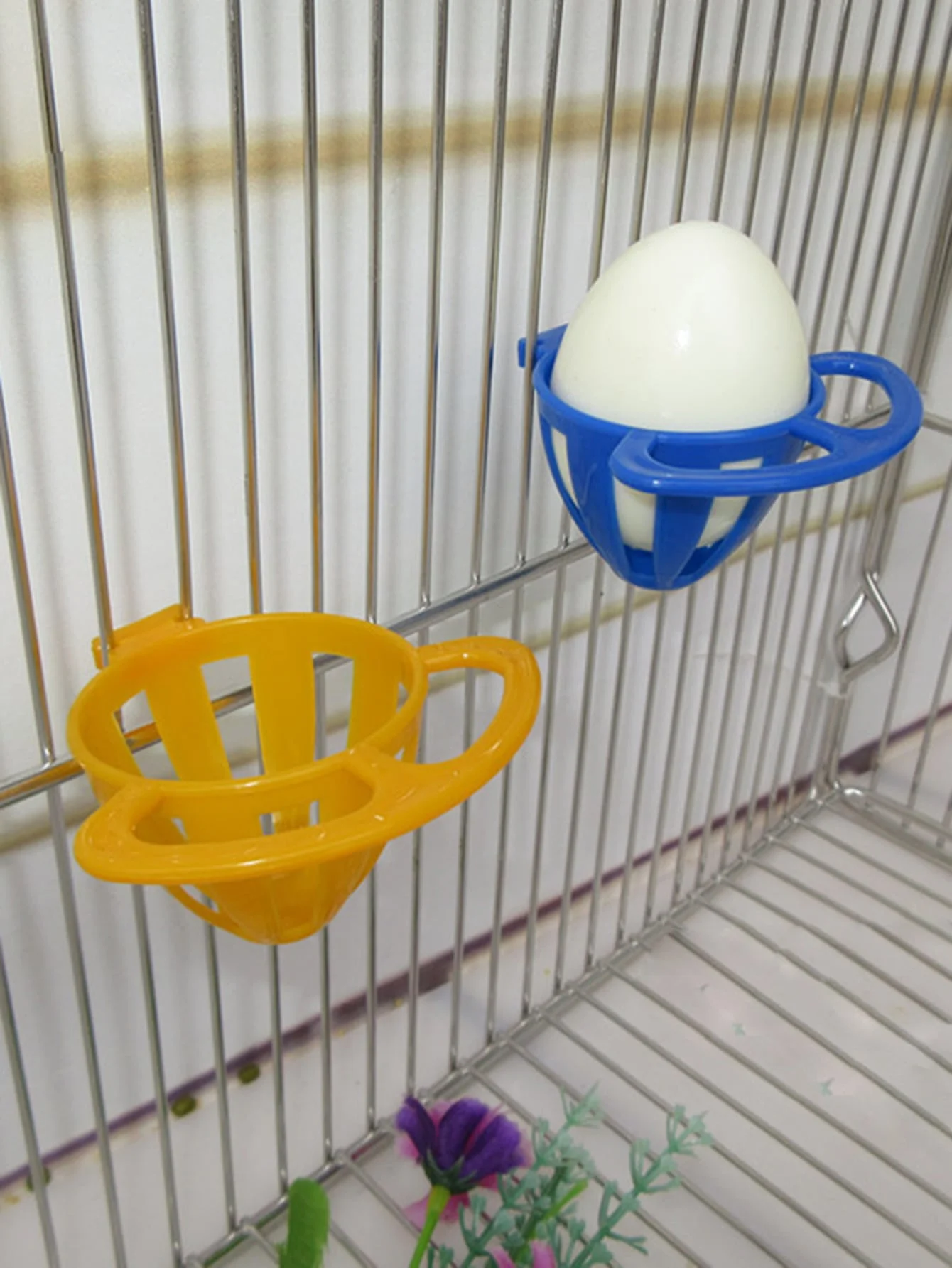 1pc-Bird supplies, tools, parrot eggs, feeding basket, bird food basket, bird food box, color random