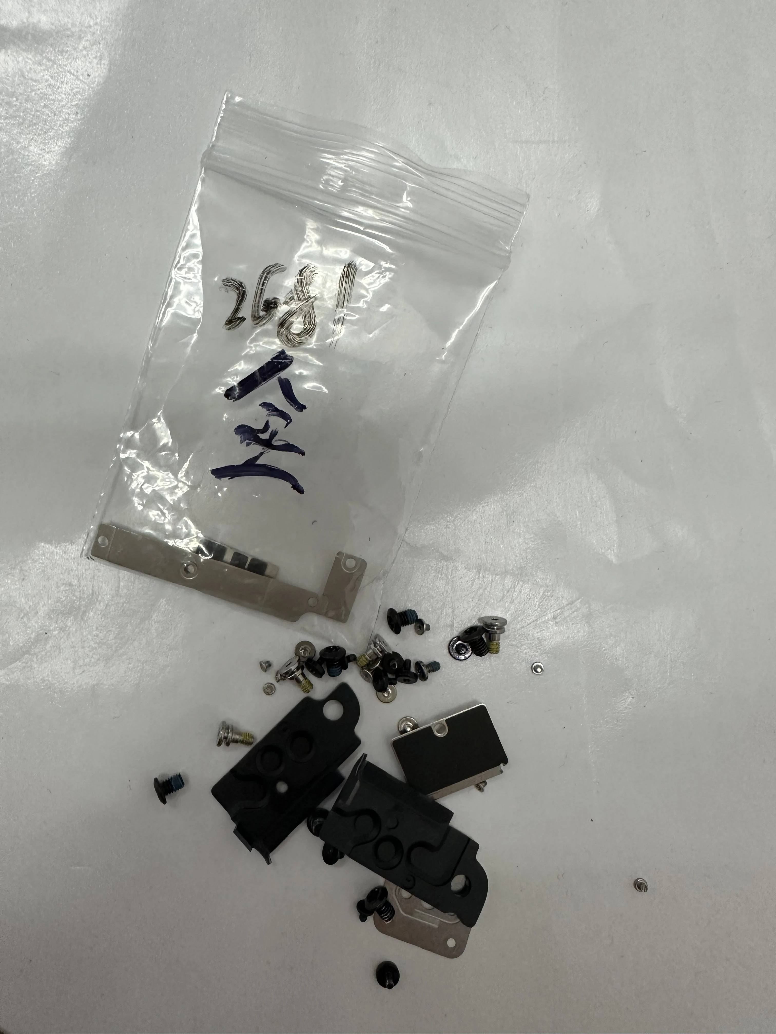 Viti Originali per Laptop Macbook Air A2681 A1932 A2337 A2338 A2941, Foglio Interno in Plastica e Raffreddamento per Cellulari in Ferro - Image 3