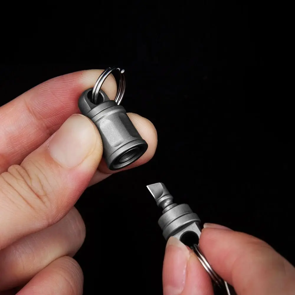 Description Picture 4 of itemPortable Titanium Alloy Ultra-light EDC Keychain Accessories Car Key Ring Outdoor Small Tool 360° Rotatable Keyring