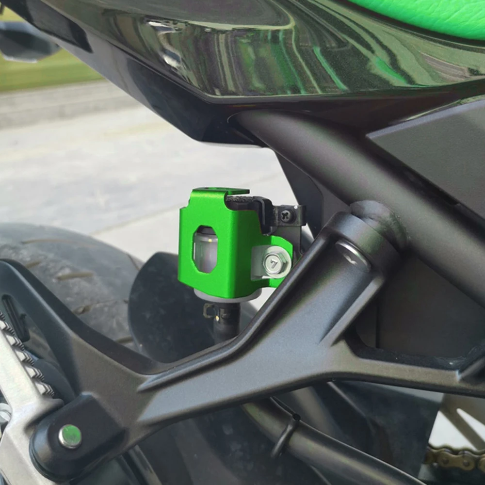 

Motorcycle For KAWASAKI ZZR1200 ZZR 1200 Rear Brake Fluid Reservoir Guard Cover Protector Oil Cup Guard 2002 2003 2004 2005 2006