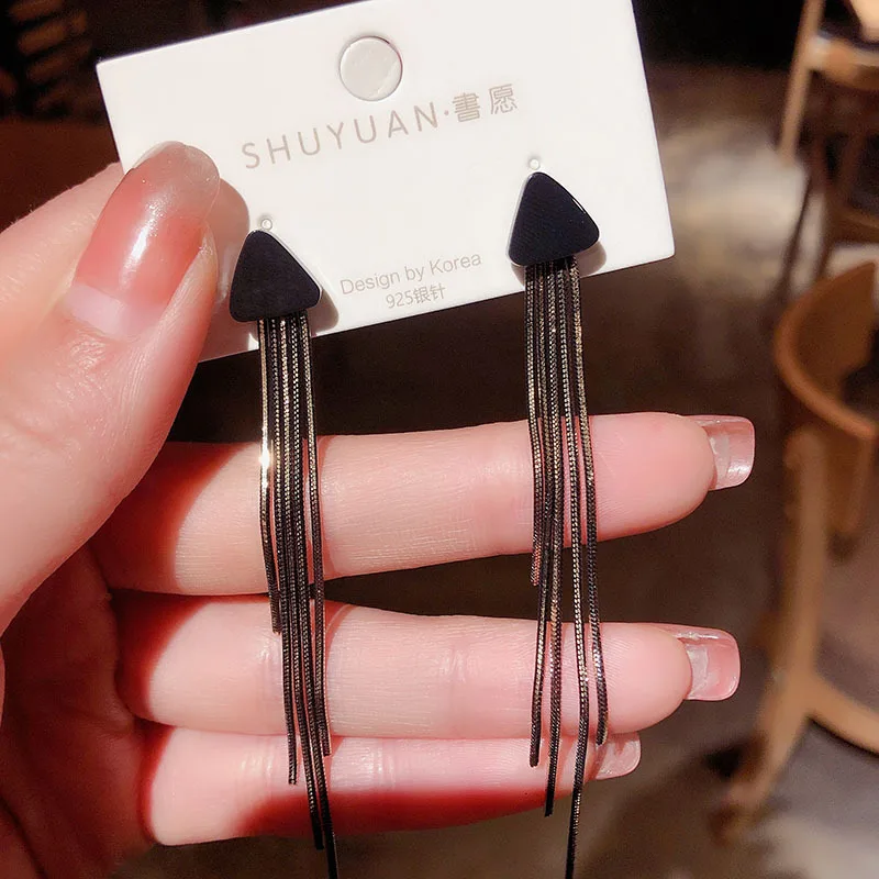 

Korean Simple Black Triangle Retro Tassel Long Drop Earrings Personality Nightclub Banquet Silver Needle Jewelry for Women Girls