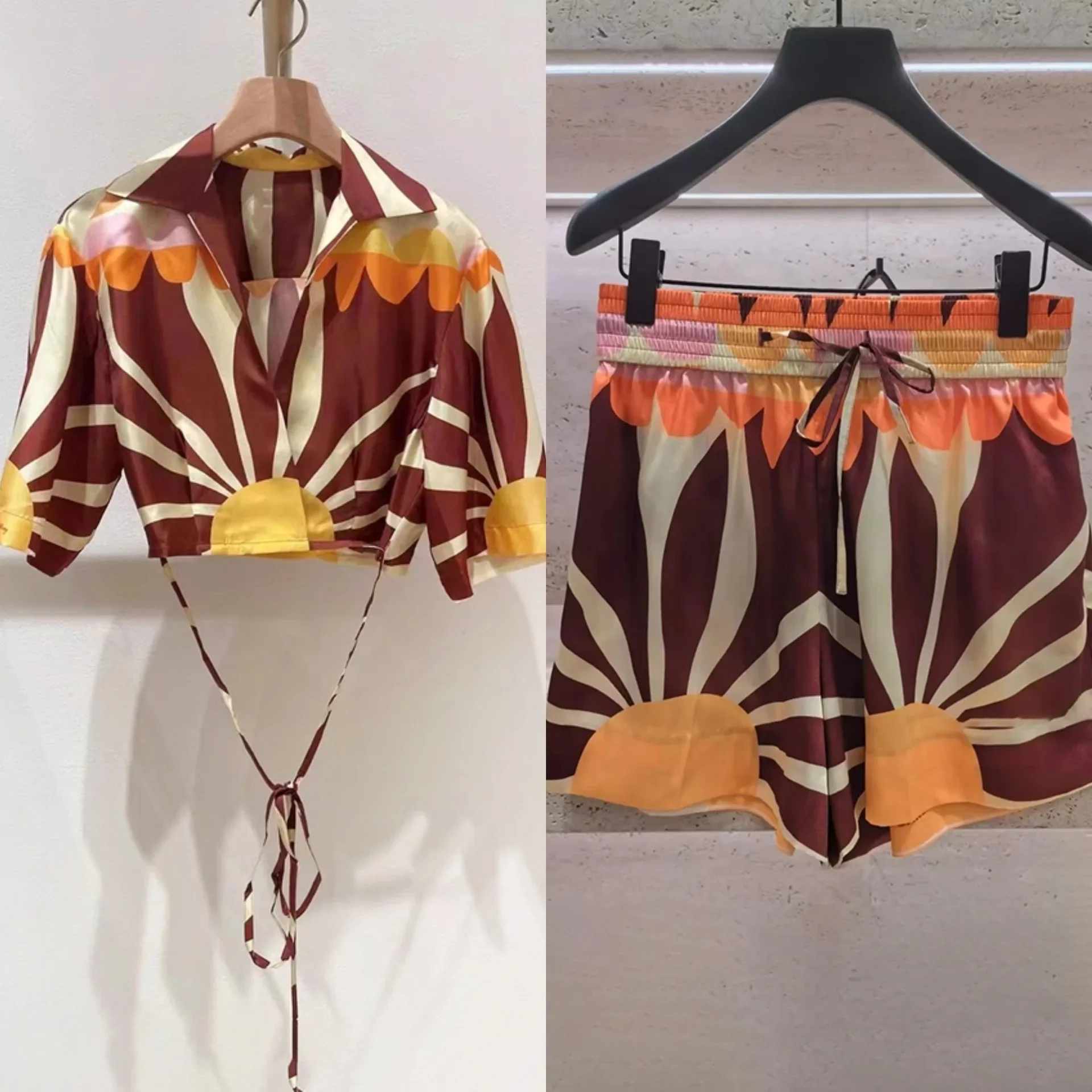 

Женский комплект с шортами и отложным воротником, шорты с поясом на резинке или блузка с коротким рукавом и принтом в стиле ретро, лето 2024