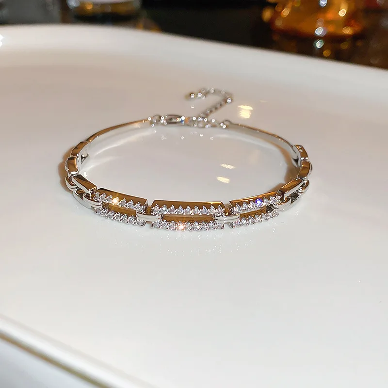2023 New Korean Luxury Exquisite Geometric Bracelet Europe America Fashion Shining Crystal Bracelet Women's Banquet Jewelry 6