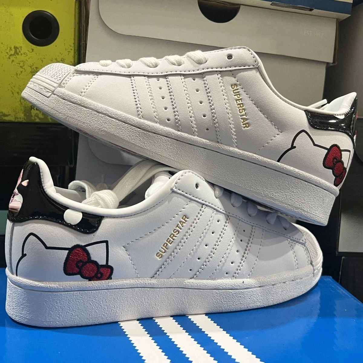 

Hello Kitty Women's Shoes Sanrio Platform Letter Shoes Skate Board Shoes Casual Shoes Shell Toe Board Shoes Low-Top Lovers Shoes