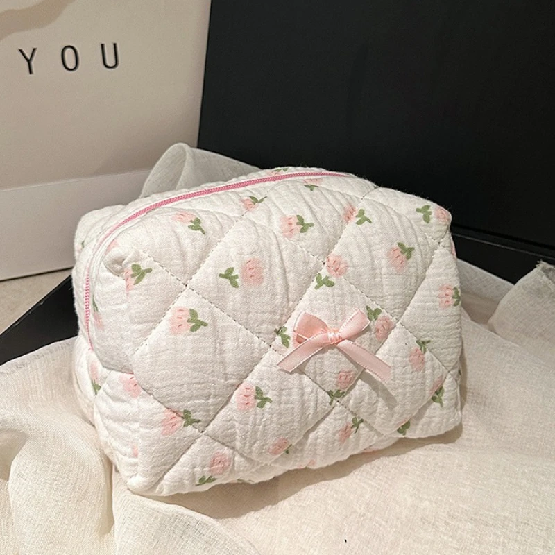 Fashion Flower Quilted Makeup Storage Bag Portable Travel Organizer Cosmetic Toiletry Pouch Cute Make Up Handbag Clutch Purse