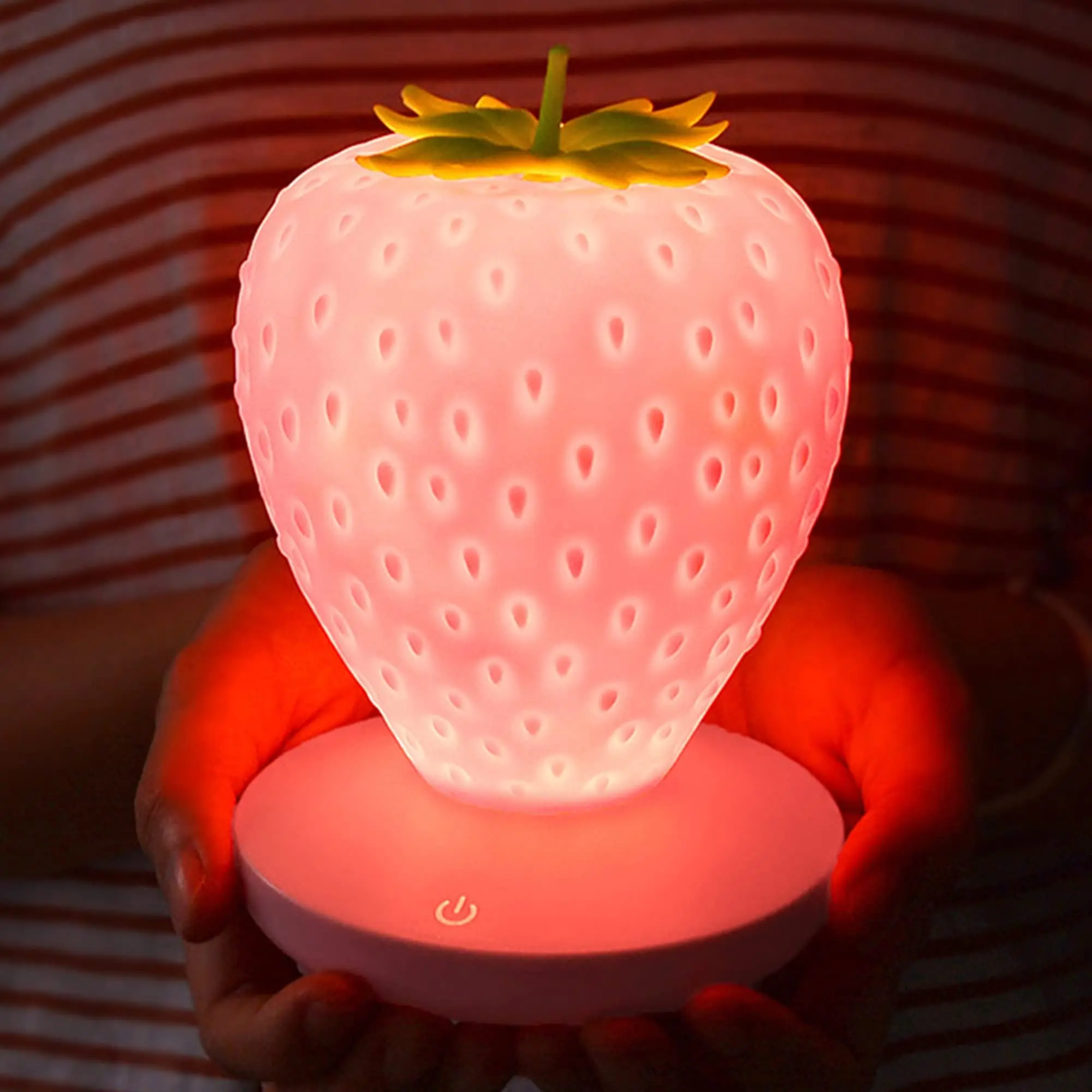 

Girl‘s Night Light Kawaii Silicone Strawberry Atmosphere Lamp USB Rechargeable Dimmable For Bedside Bedroom Nightlight Kids Gift