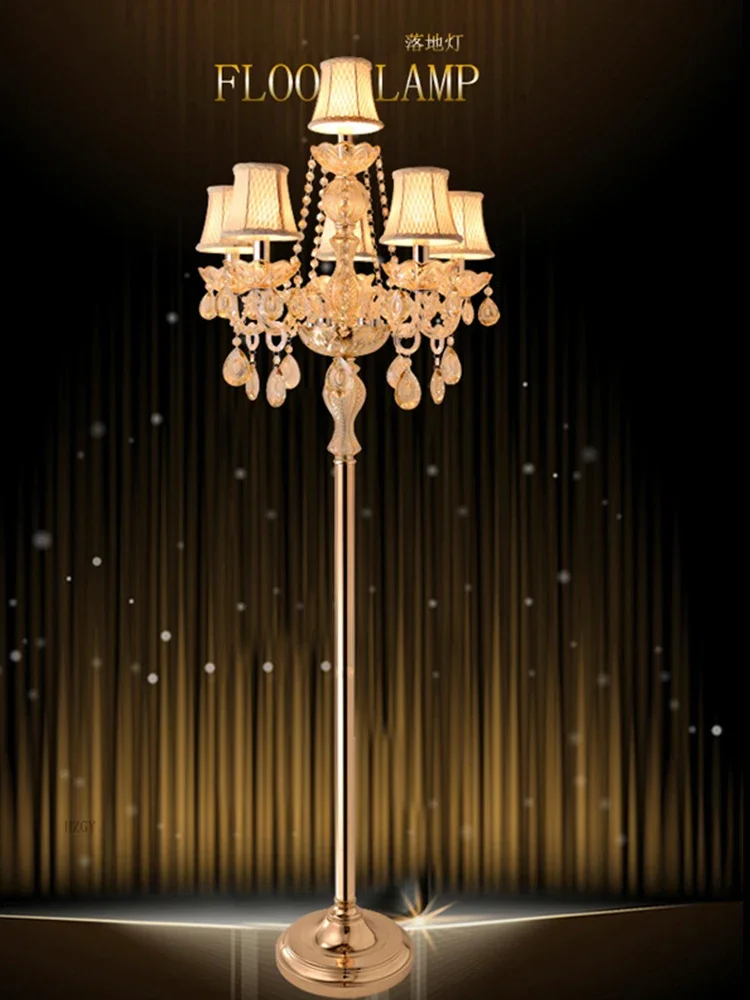 

Европейский роскошный хрустальный напольный светильник, высококачественный креативный отель онлайн, красный свадебный диван, американский дизайн для гостиной