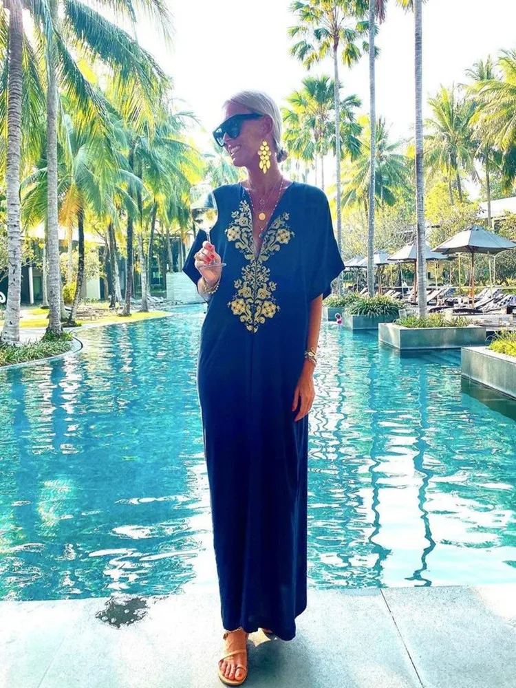 Летняя женщина пляжная блузка отпуск