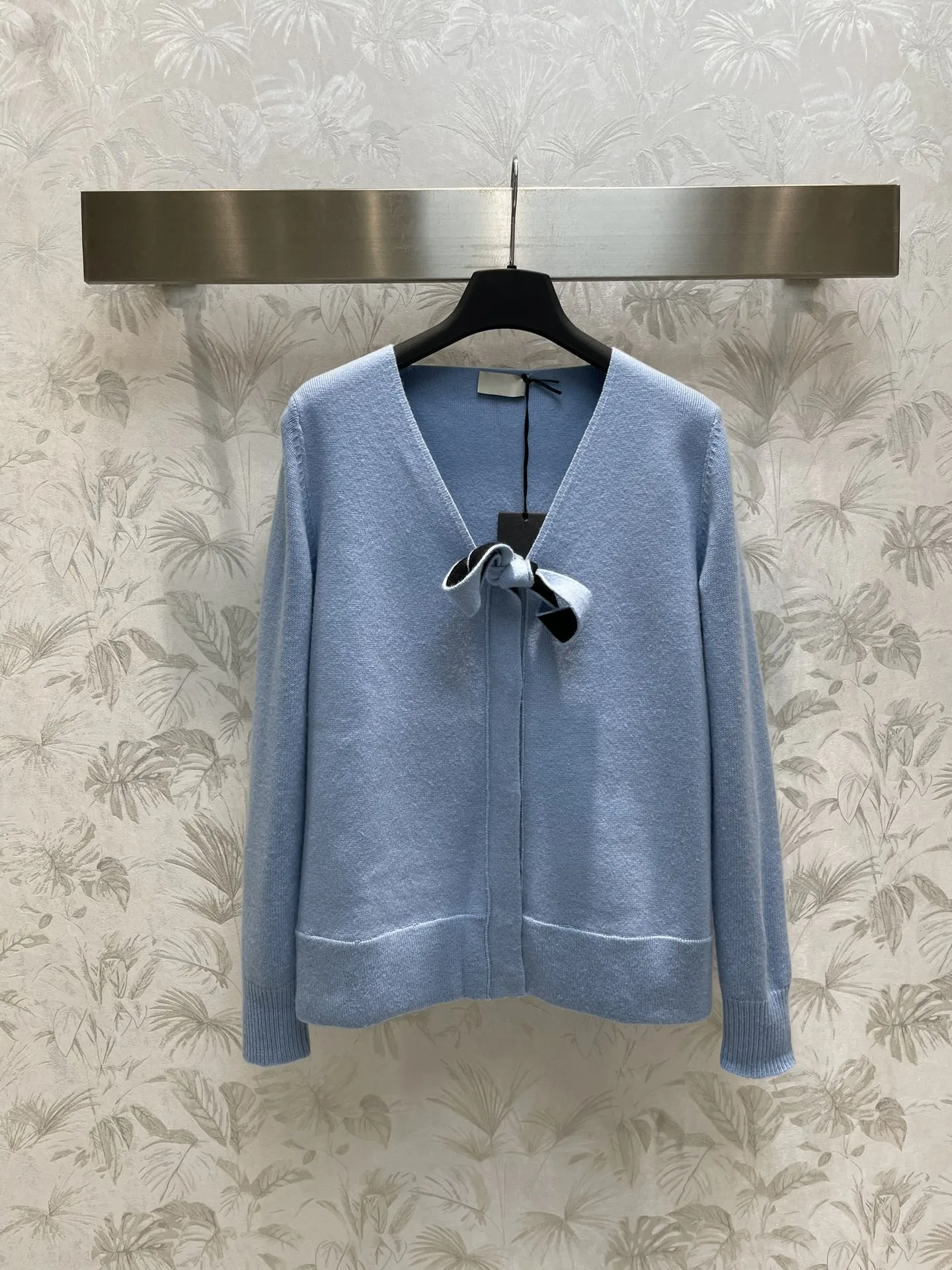 

2023 Women's Clothing Bow V-neck knitted top Autumn Winter New 1.031