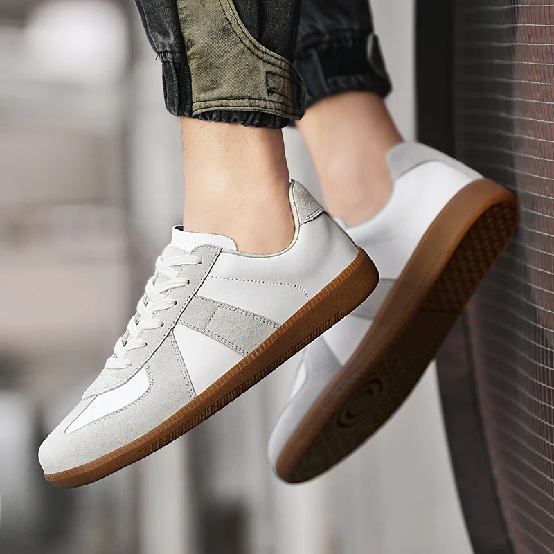 Description Picture 3 of itemSpring and summer retro low top sneakers are versatile, lightweight, comfortable, and casual sports shoes for both men and women