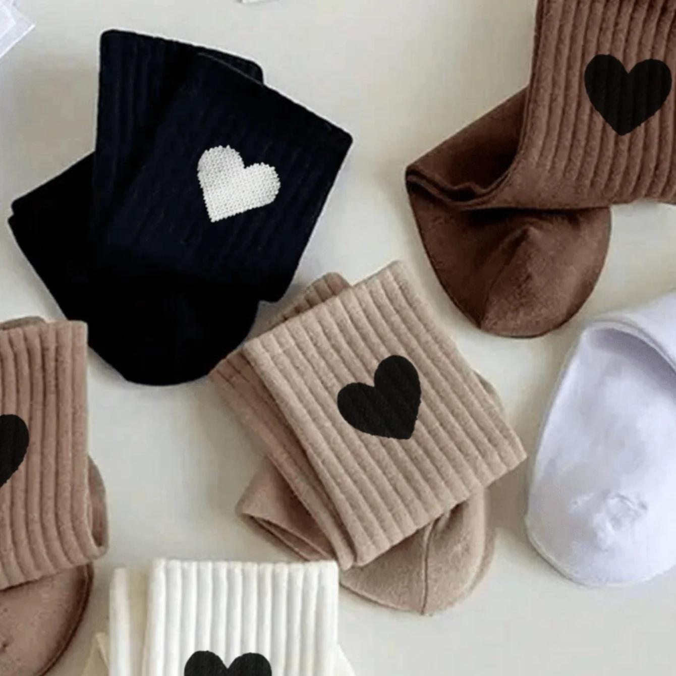 Women's Trendy Heart Crew Socks - Comfortable & Breathable Multi-Pack