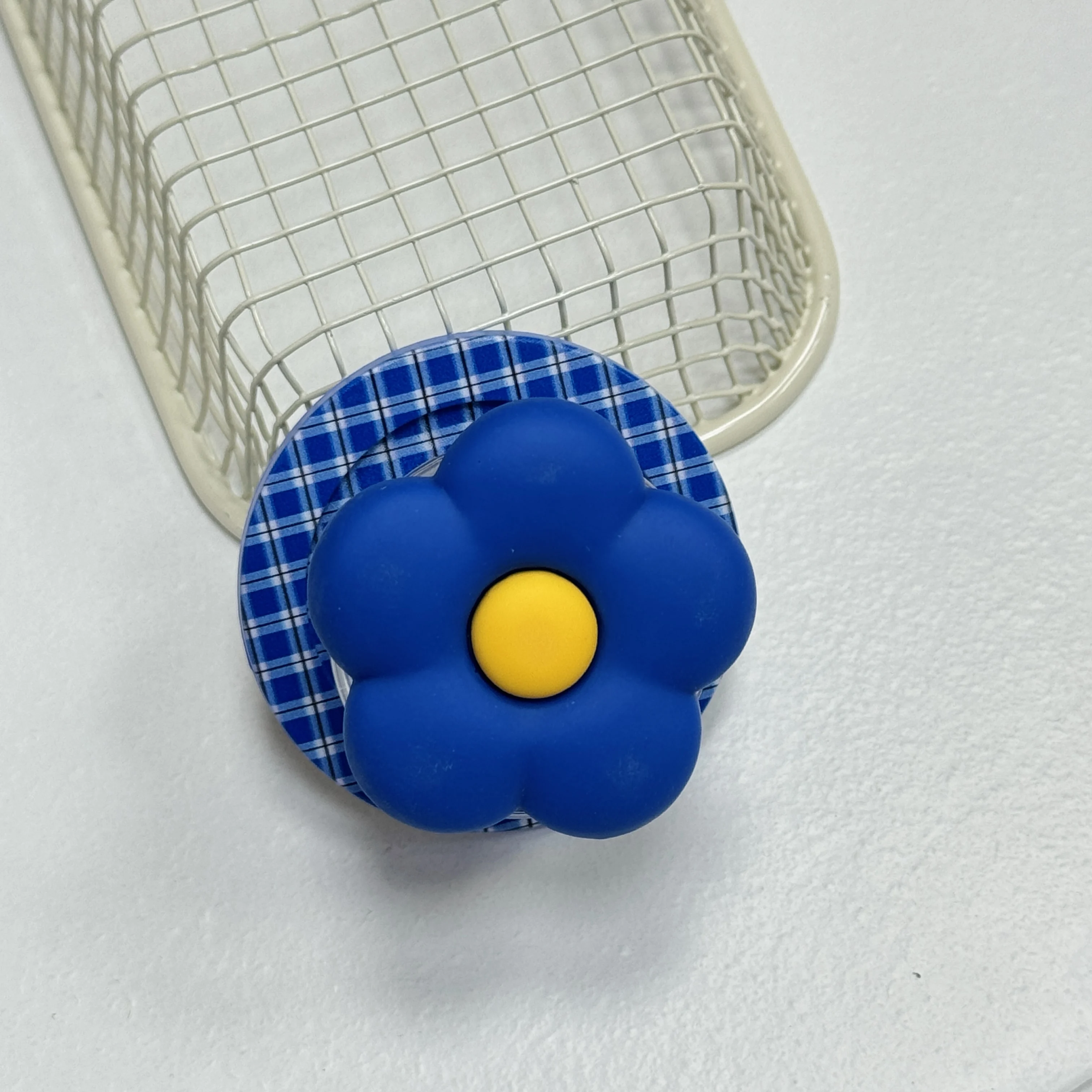 INS Creative Silicone Flower Compatible with MagSafe Magnetic Stand Strong Adhesive Force Adjustable Desktop Air Cushion