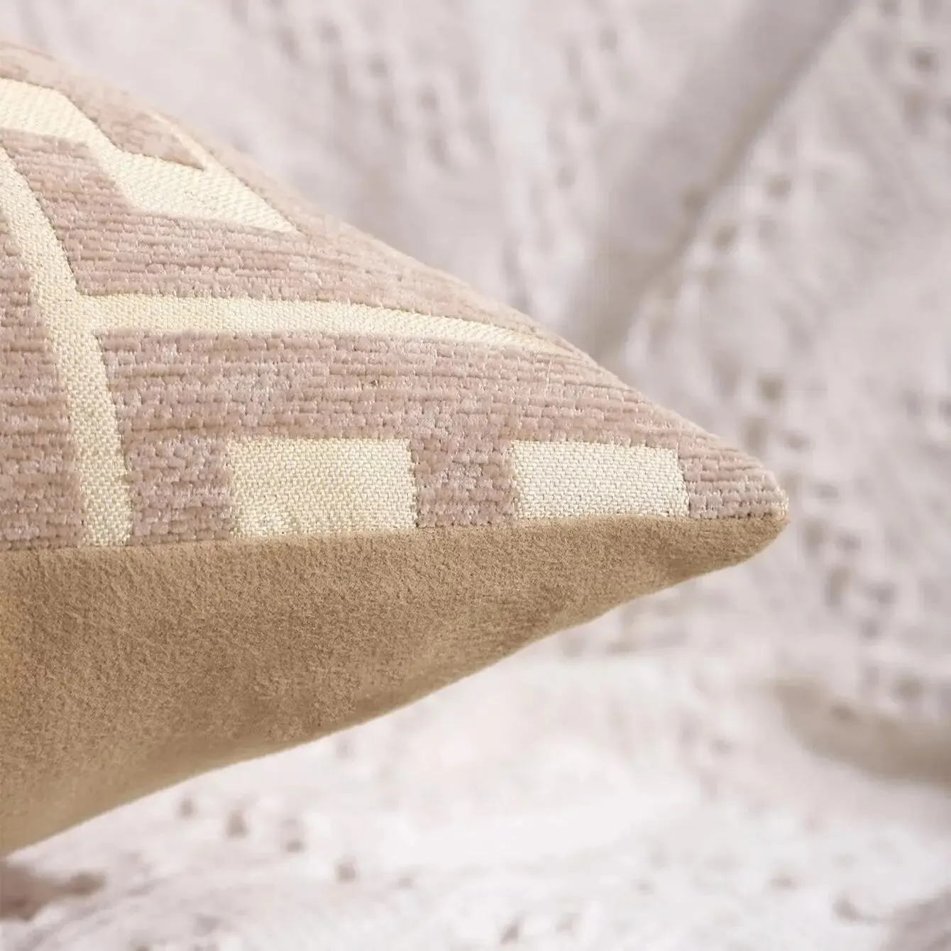 Pillow Case Polyester 1 Piece Geometric Patterned Chenille Jacquard Pillowcase for Spring Summer Autumn Winter