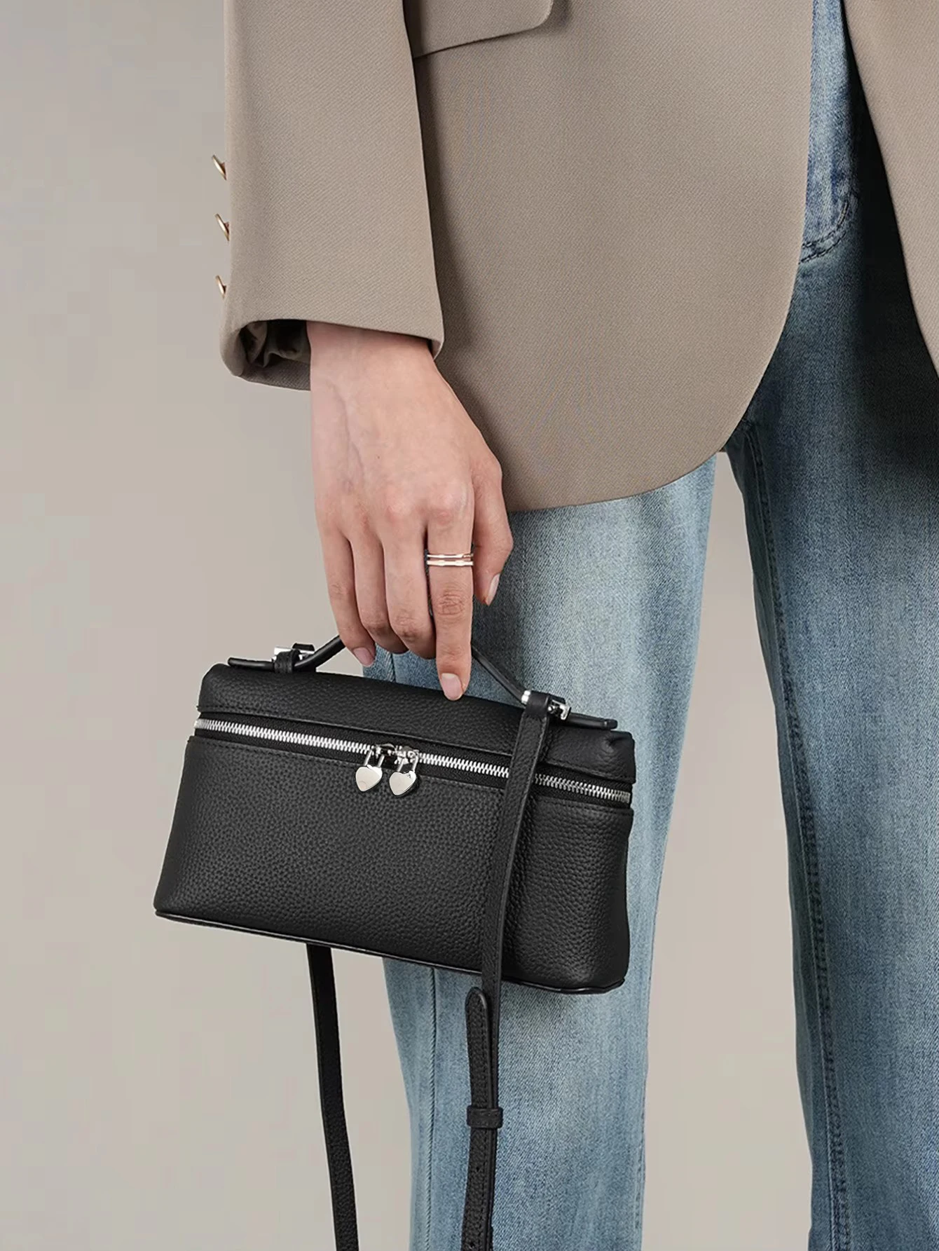 รูปสินค้า กระเป๋าถือแฟชั่นผู้หญิง ทรง Crossbody วัสดุ PU ทนทาน