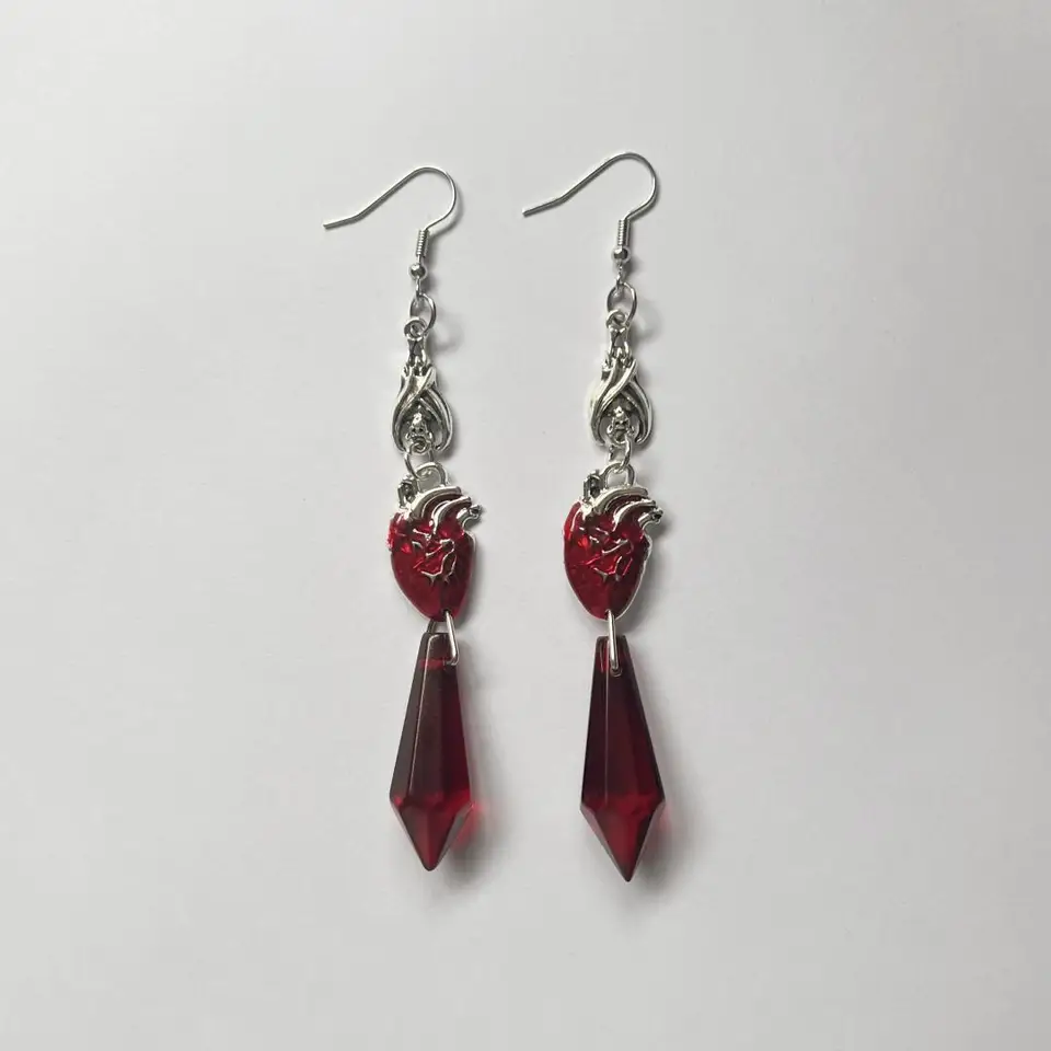 Orecchini Pendenti Pipistrello Gotico - Con Gemma Rossa, Stile Vintage E Punk