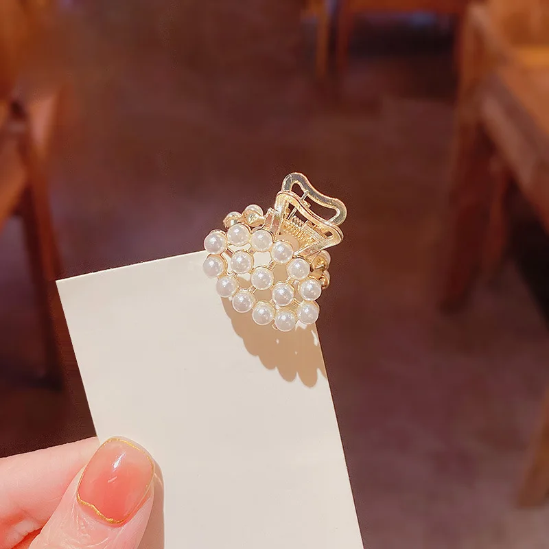 

Internet celebrity pearl small hairpin grab clip children's small clip headdress bangs artifact top clip crushed hairpin girl