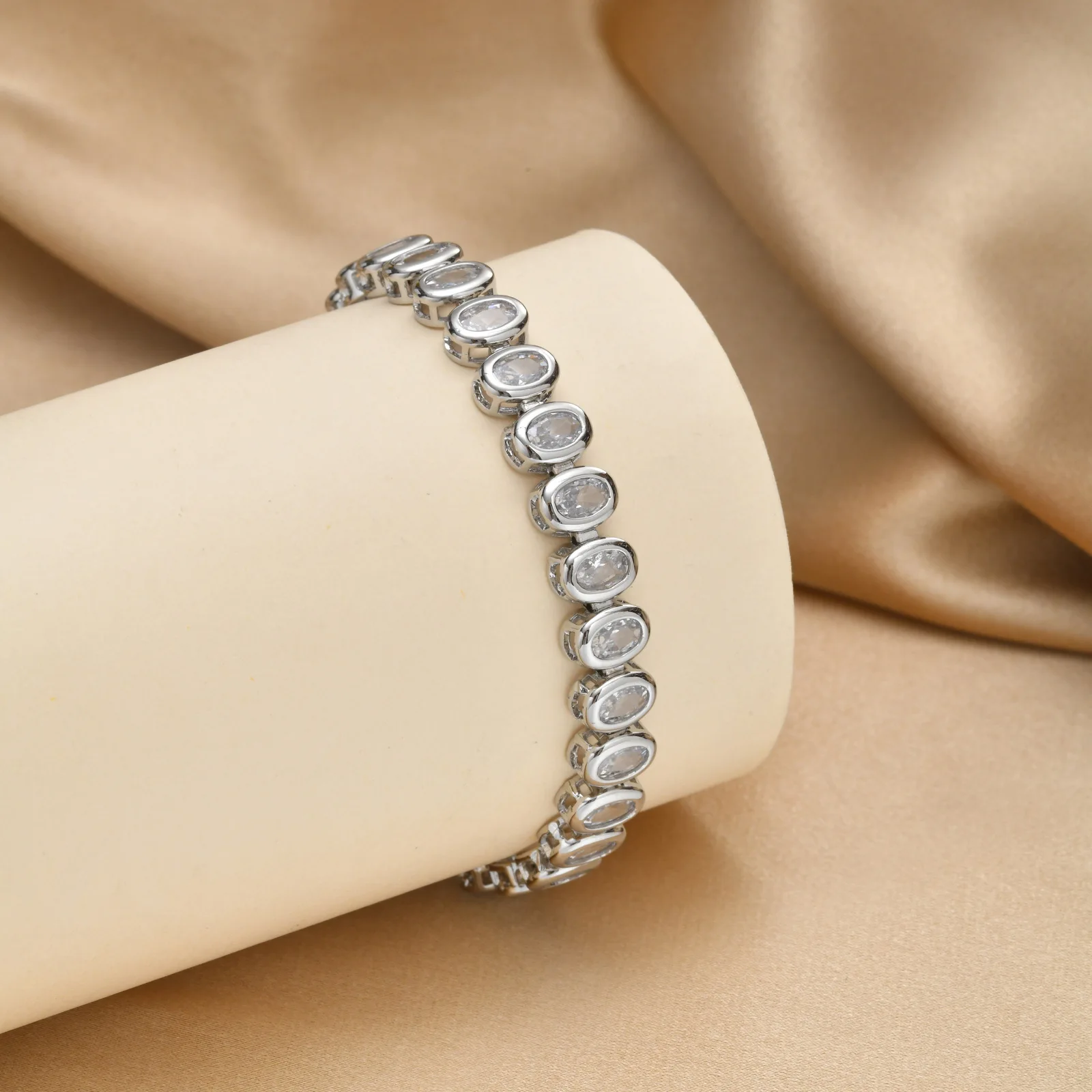 Tennis-Armband für Damen, Silberbeschichtet mit Kubischem Zirkonia, Anlaufbeständig, Wasserfest, Klobige Kette, Hip-Hop-Schmuck