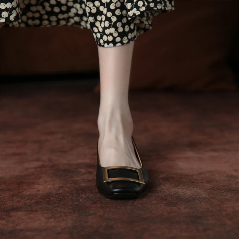 2022 Brand retro flat shoes women's loafers genuine leather soft simple elegant buckle casual shoes female dating shoes