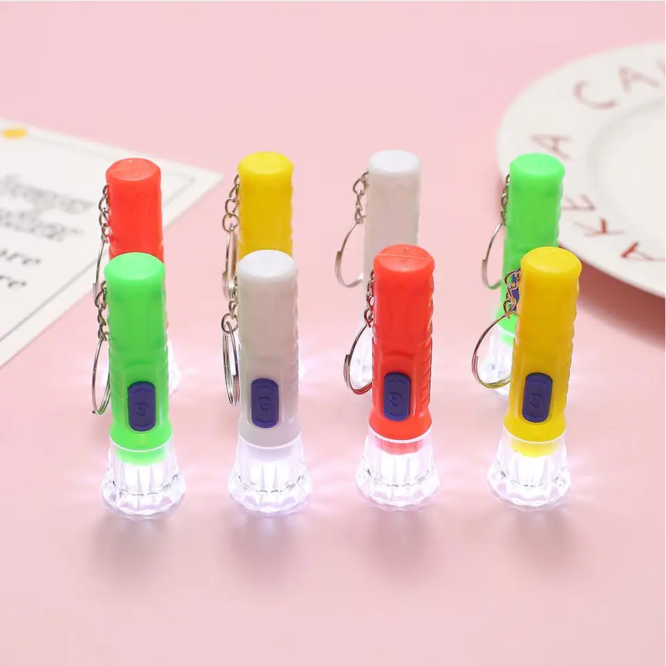 6 Mini Torce LED Portachiavi - Luci Portatili Con Lampadina Integrata - 3 Colori - Ideali Per Campeggio, Emergenza, Regalo Bambini