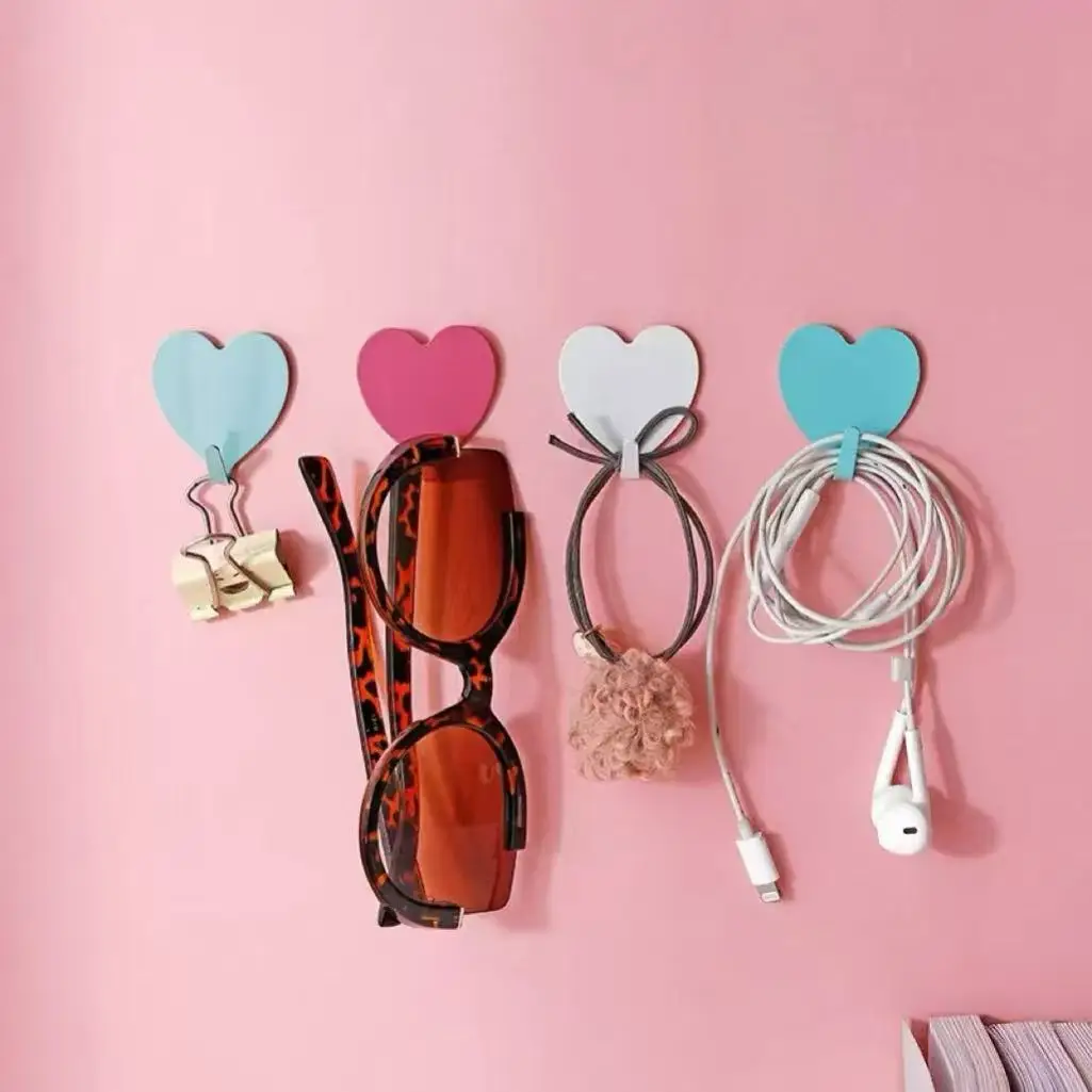 Chic Pink Heart Wall Hooks - Decorative Metal Key Holders
