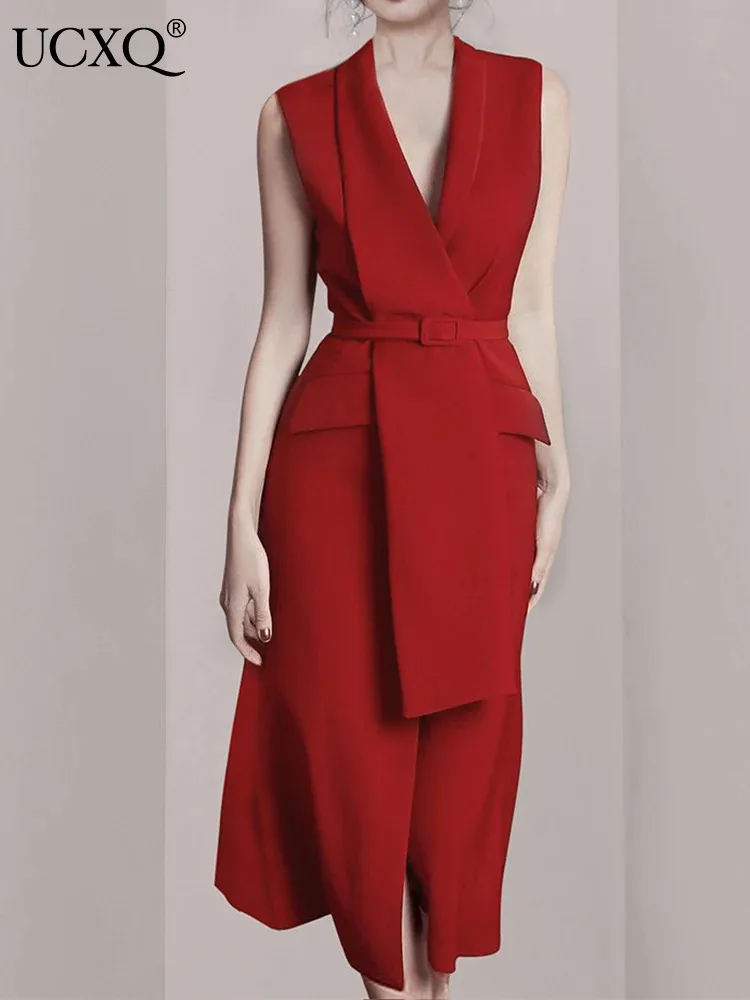 

Платье-костюм женское средней длины с поясом и V-образным вырезом