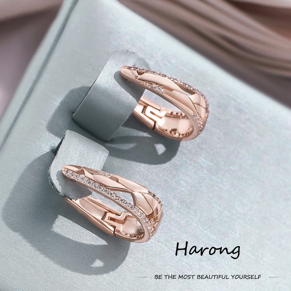 

Harong Personality Copper Openwork Stud Earrings Inlaid Crystal Luxury Female Jewelry Gifts Earring for Women Girls Wedding Gift