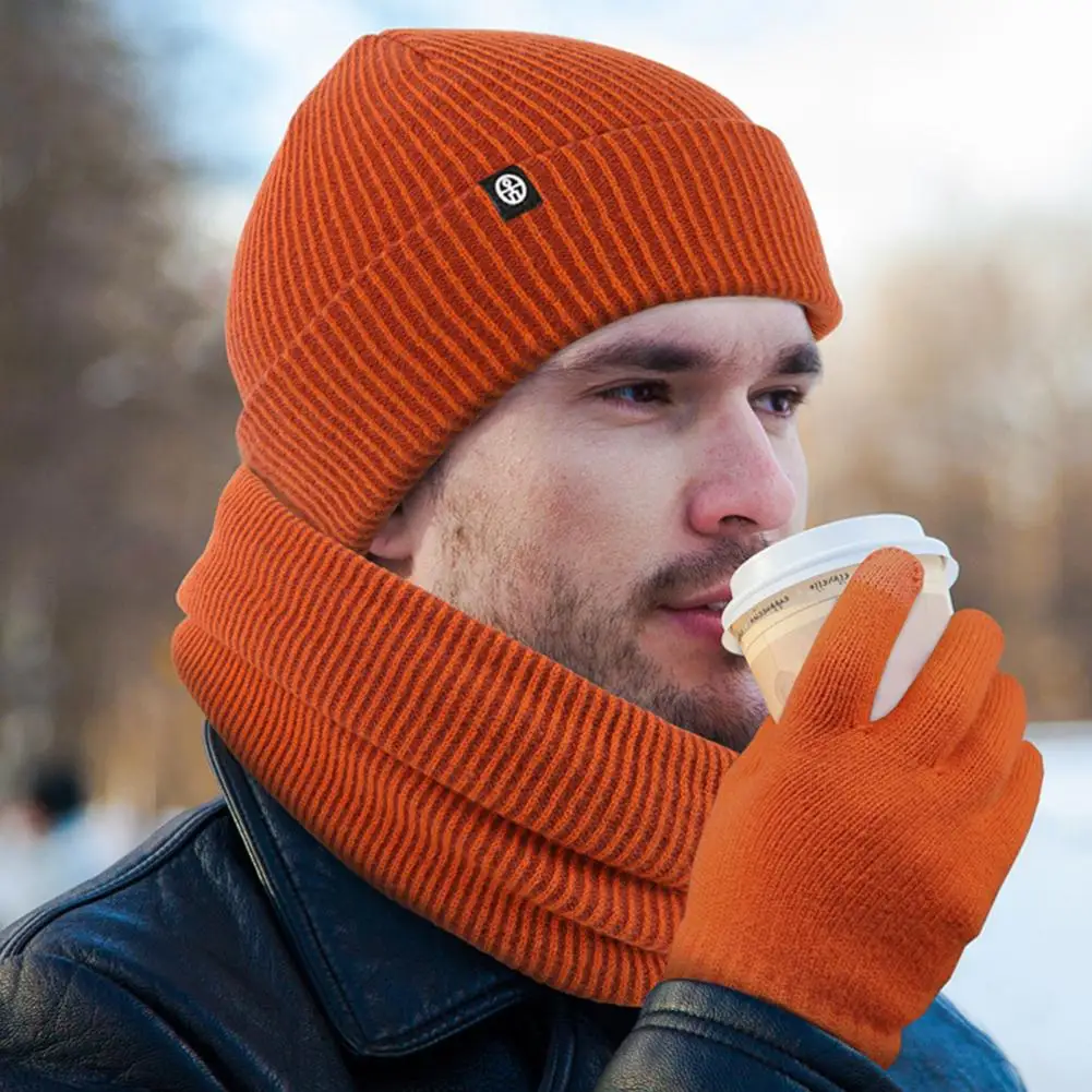 

Комплект из шапки, шарфа и перчаток, в полоску