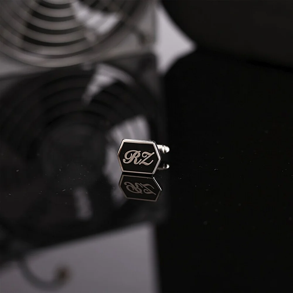 Рисунок 2 - Индивидуальные запонки с именем для мужчин