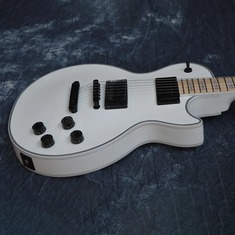 

Chinese Elecric Guitar White Color Black Hardware Maple Fingerboard 6 Strings Custom