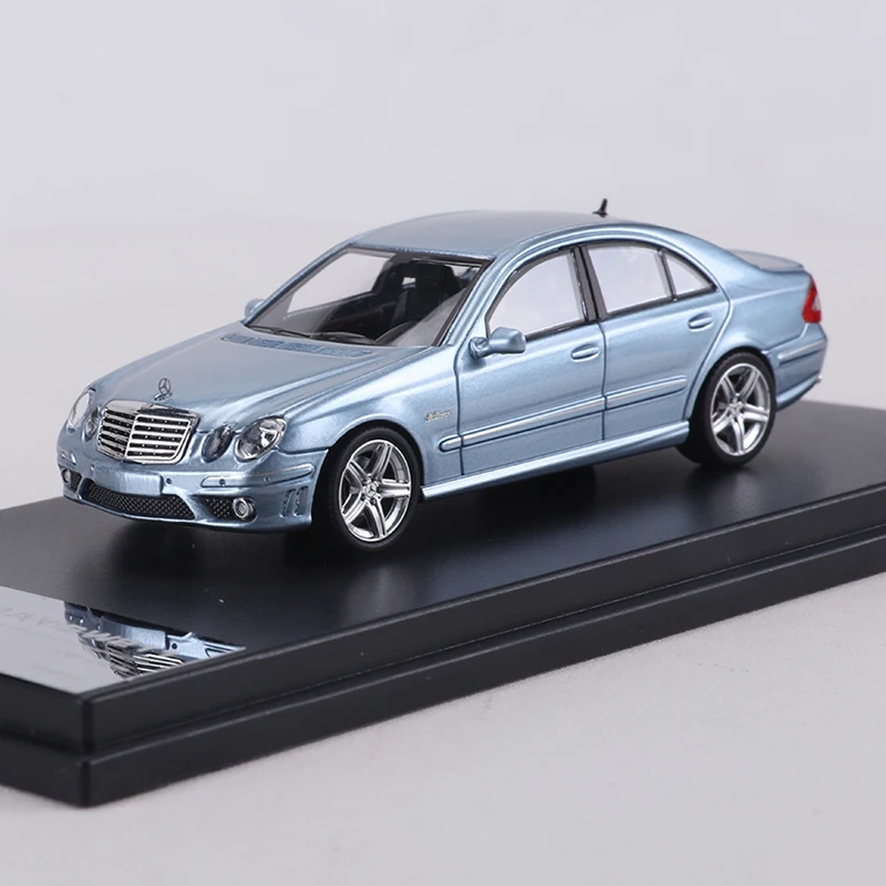 킹 모델 1:64 E63 AMG W211 다이캐스트 합금 시뮬레이션 자동차 모델 장난감 수집 전시품