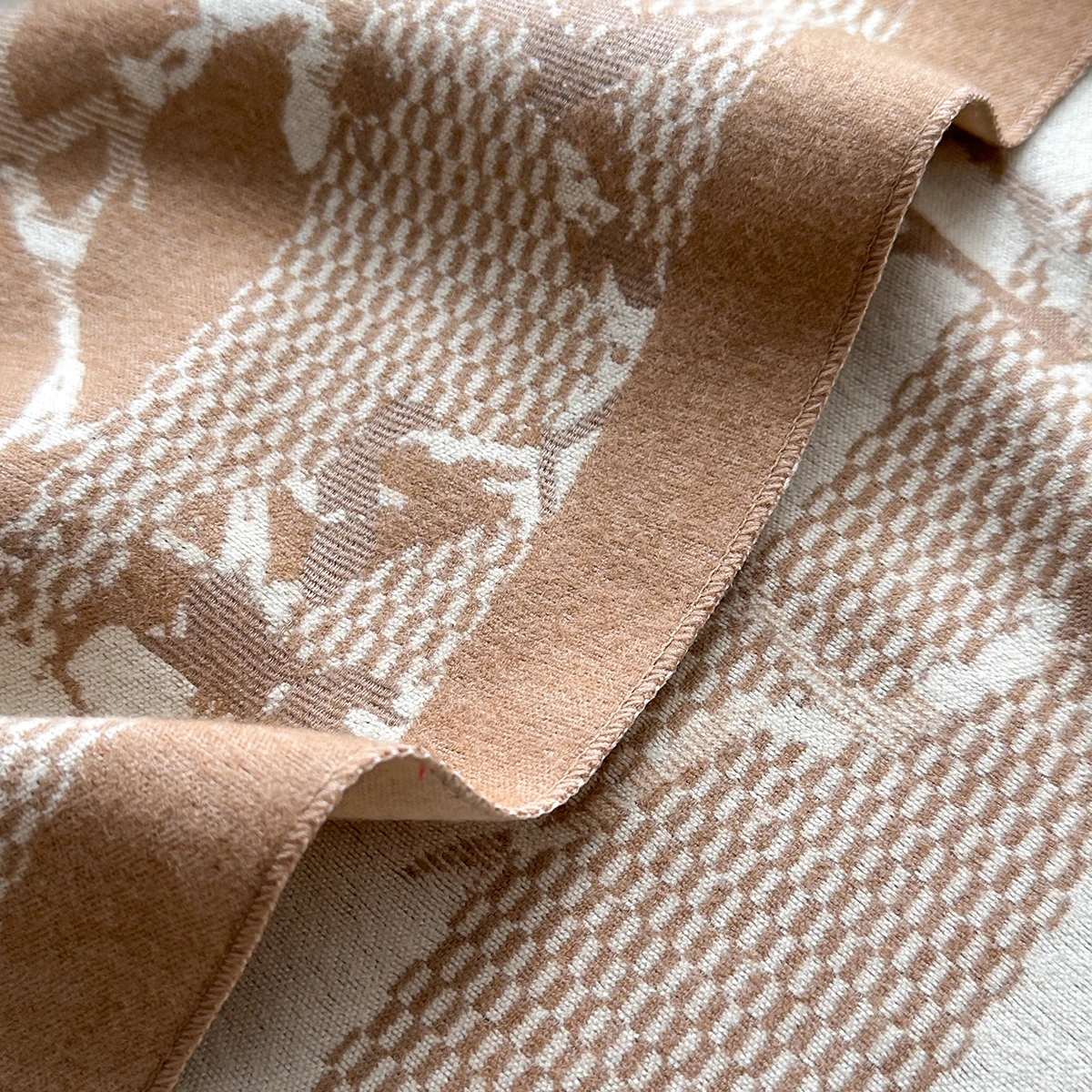 Luxury Autumn and Winter Cashmere Scarf Women New Warm Pashmina Blanket Poncho Scarves Fashion Print Shawl Thick Foulard Bufanda