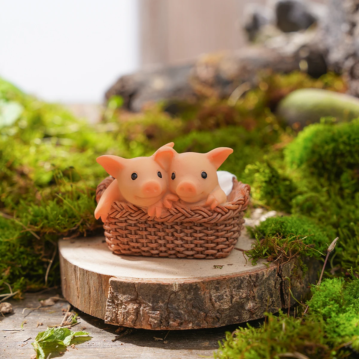 Charming Two Pig Figurine for Garden Landscaping & Decor