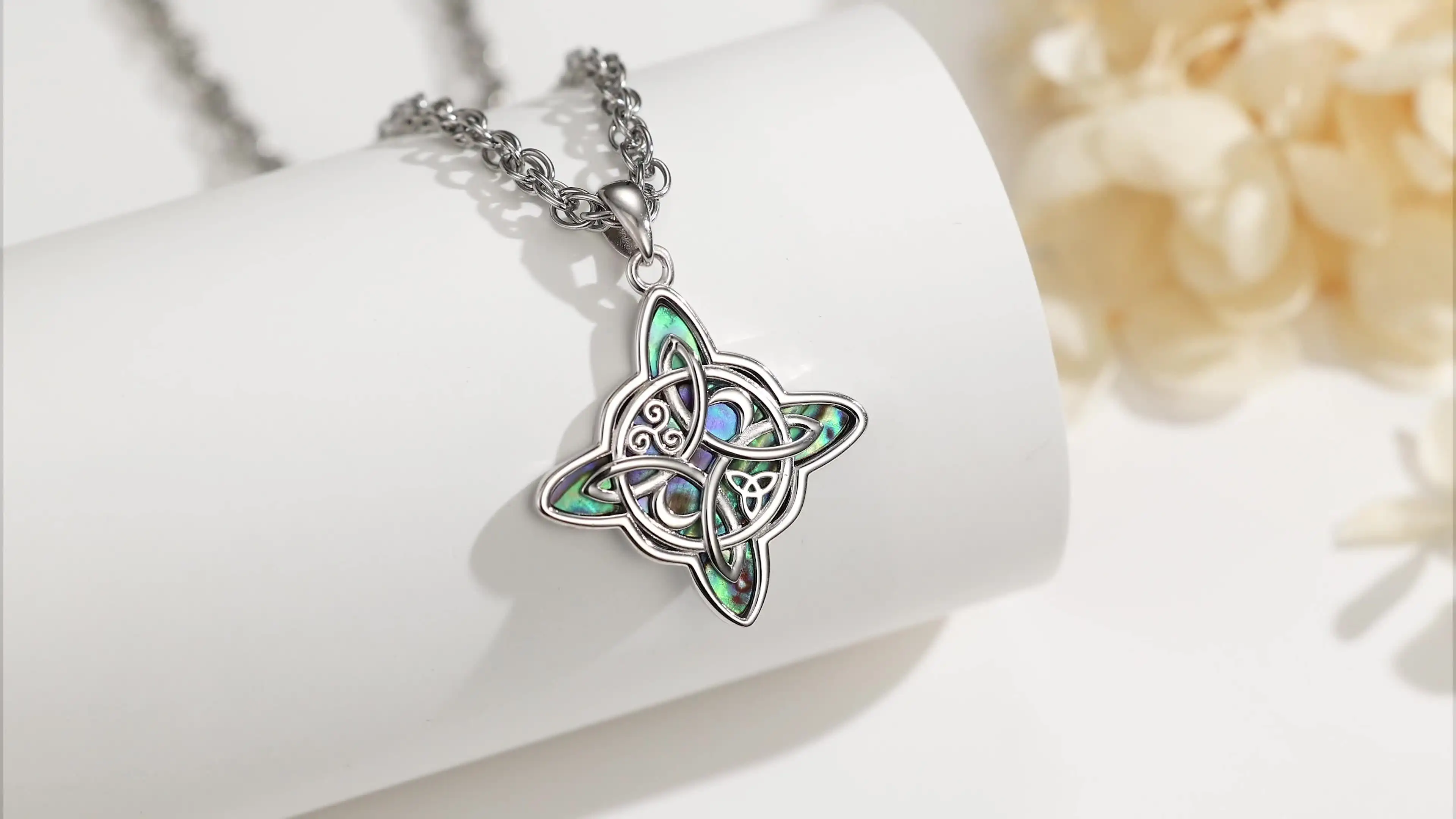 Collana con ciondolo in argento 925 con nodo e croce celtica Love by