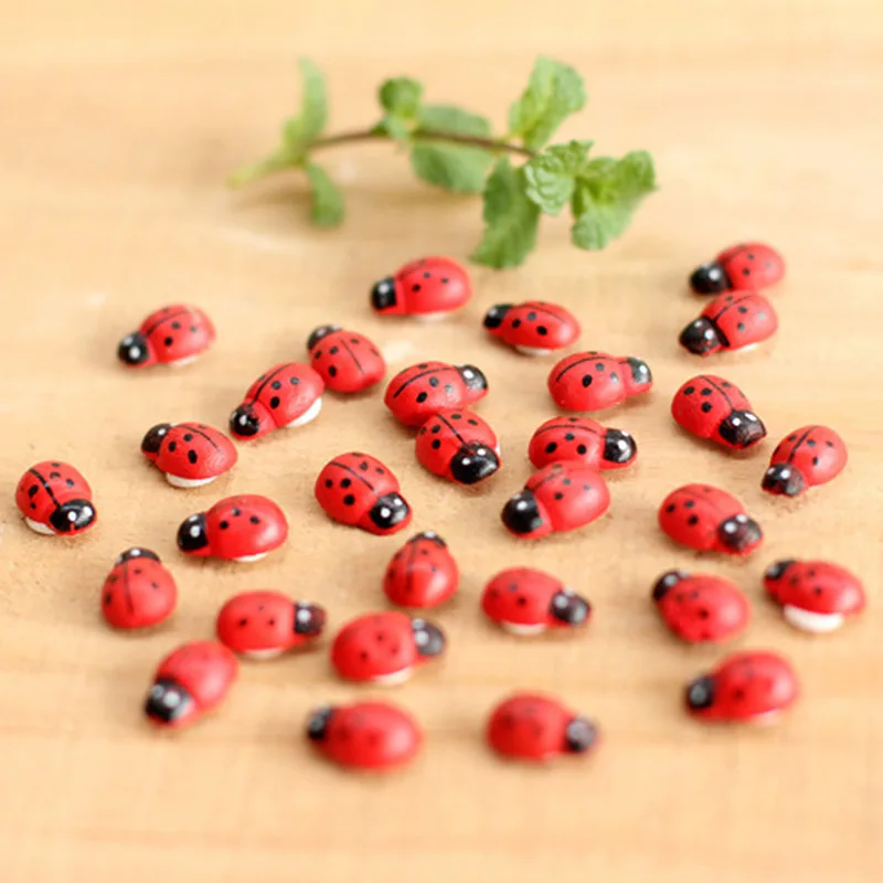 100Pcs Mini Coccinella Beetle Wood Fairy Garden Ornament Micro Landscape Mossy Red Seven-Star Coccinella Con Colla Artigianato Decorazioni Per La Casa
