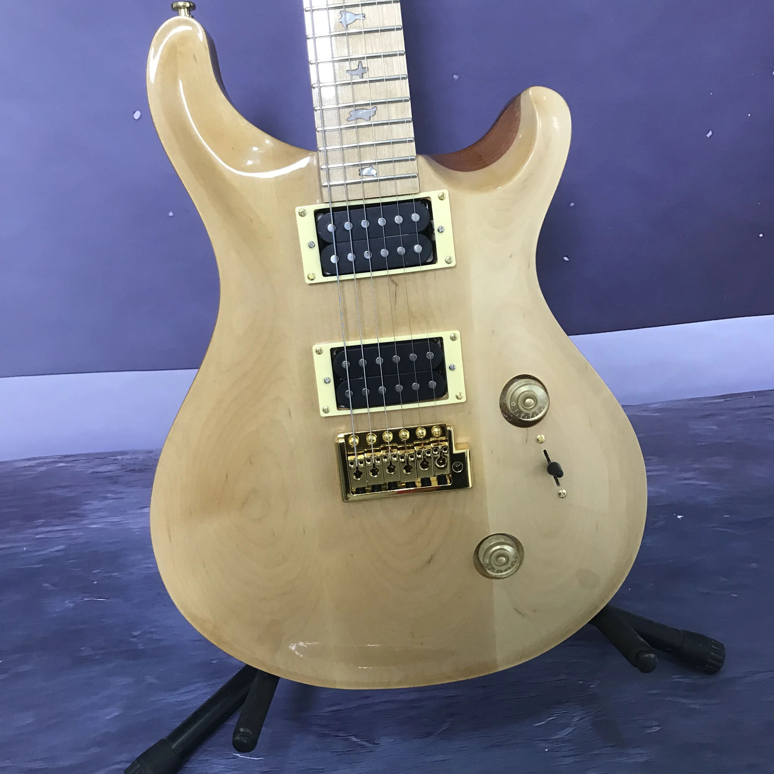 Electric guitar natural color maple wood top bird mahogany body good sound quality in stock