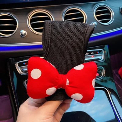 thumbnail image 1 of Almohada para la cabeza montada en el automóvil, soporte para la cintura, funda para volante con lazo, fundas para cinturón de seguridad, caja de pañuelos para guardar para niñas y mujeres, 1 of 5