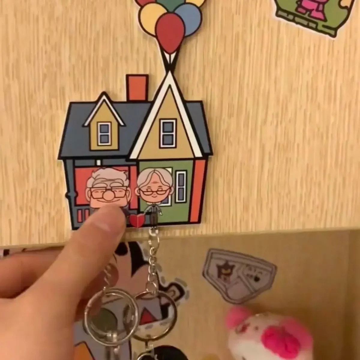 Key Holder 1PCS Couple Wall Anti-Loss Pendant Lover Chain Home Decor Refrigerator Sticker Storage