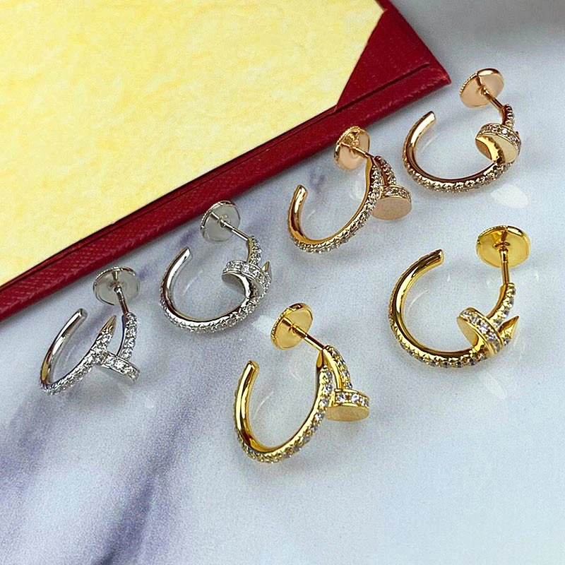 

Женские серьги-гвоздики из серебра 925 пробы