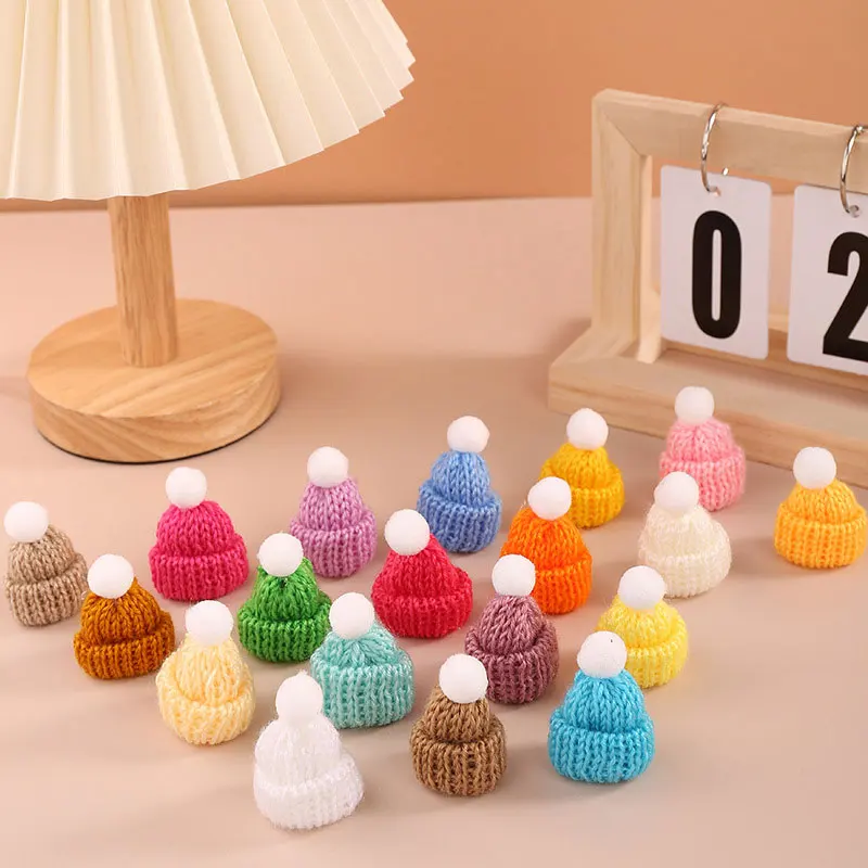10–30 Stück Mini-Weihnachtsmützen, gestricktes Garn, Finger, kleiner Hut, Puppe, DIY, Bastelhüte für Weihnachtsbaumschmuck, Haarschmuck – Detail 6