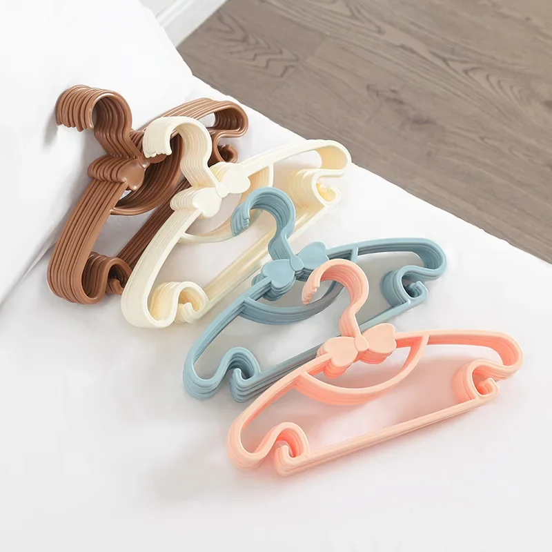1-10Pcs Children Clothes Hanger Baby Clothing Organizer Display Hangers Plastic Kids Coats Windproof Holder Rack Closet Storage 2