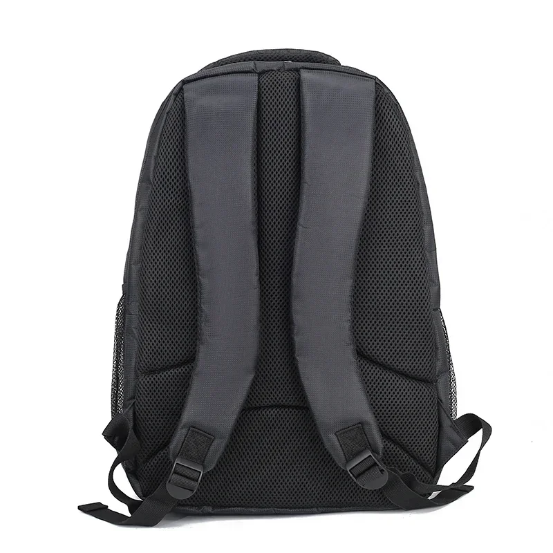 Sac à dos de transport pour drone DJI Air 3 / Air 3S porté en bandoulière, avec poches latérales pour accessoires.