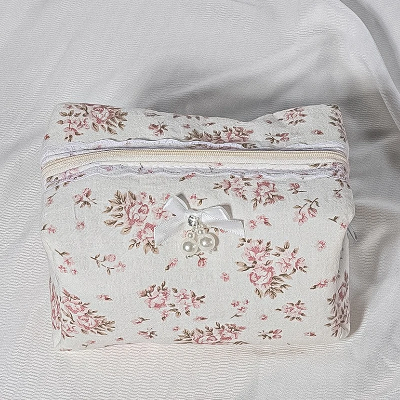 Elegant White Lace Makeup Bag, Quilted Bridal Cosmetic Pouch with Floral Embroidery Bow, Women's Travel Toiletry Gift cosmetic