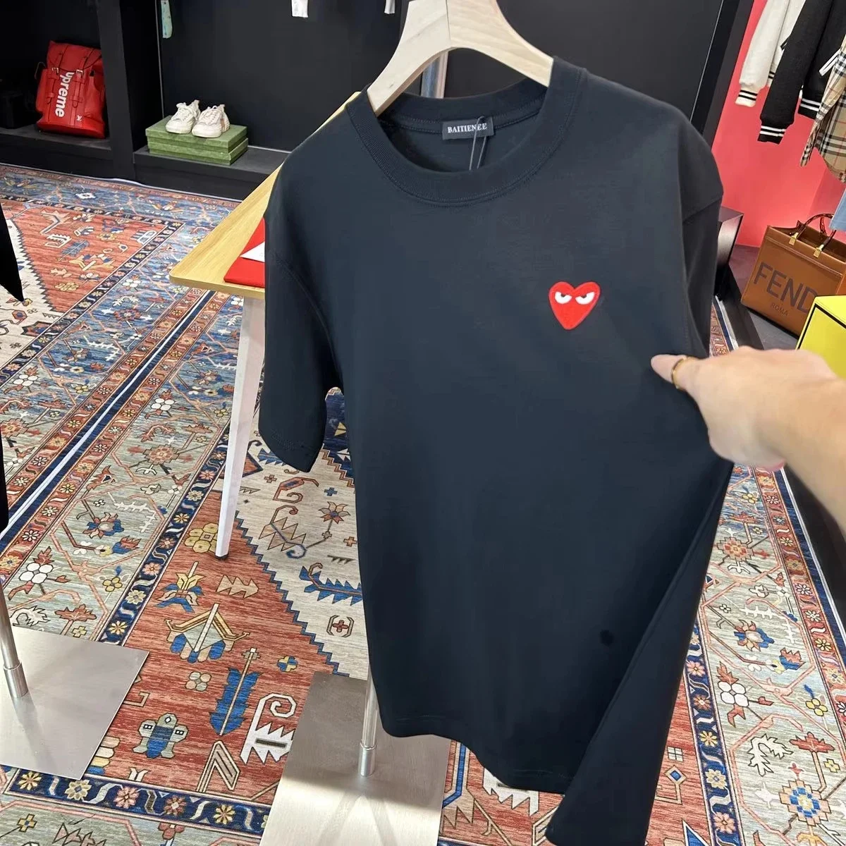 New Eye-catching Embroidered Pure Cotton Short-sleeved T-shirt, High-quality, Fashionable, and Versatile for Both Men and Women.