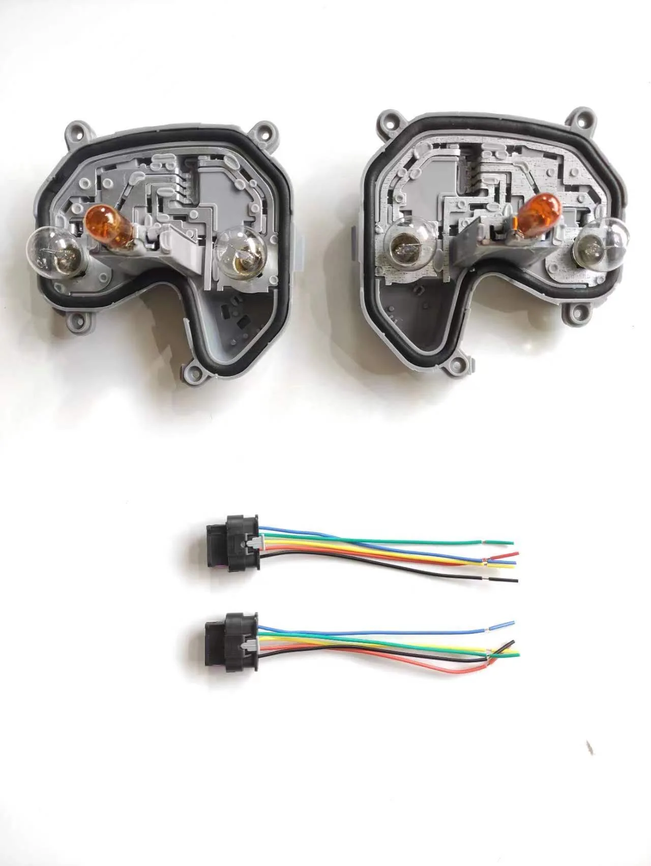 

Plastic License Lamp Housing Car License Lamp Housing For 2015-2021 Jeep Renegade 68270837AA 68270892AA Left&Right