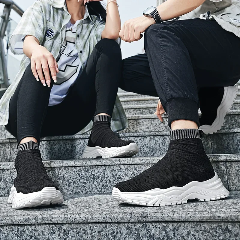 Black Running Shoes Men High Sock Trainers Women Slip on Couple Casual Shoes Lightweight Sneakers Men Basket Motorcycle