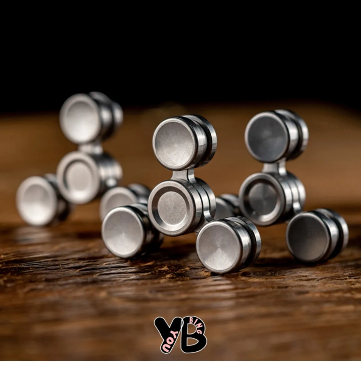 

Minimal Fingertip Gyroscope Titanium Alloy Office Decompression Tool Portable EDC Gift